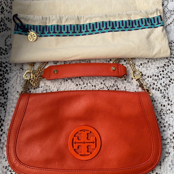 AUTHENTIC TORY BURCH LEATHER CROSSBODY SLING - Picture 3 of 16